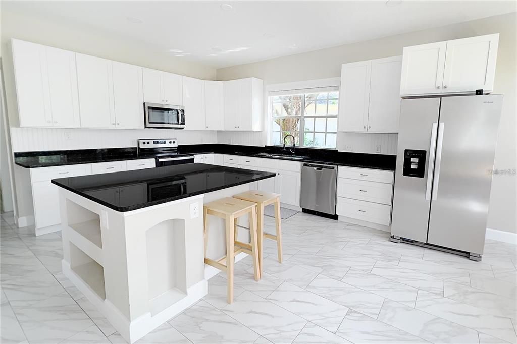 出租: $3,800 (4 贝兹, 3 浴室, 3969 平方英尺)