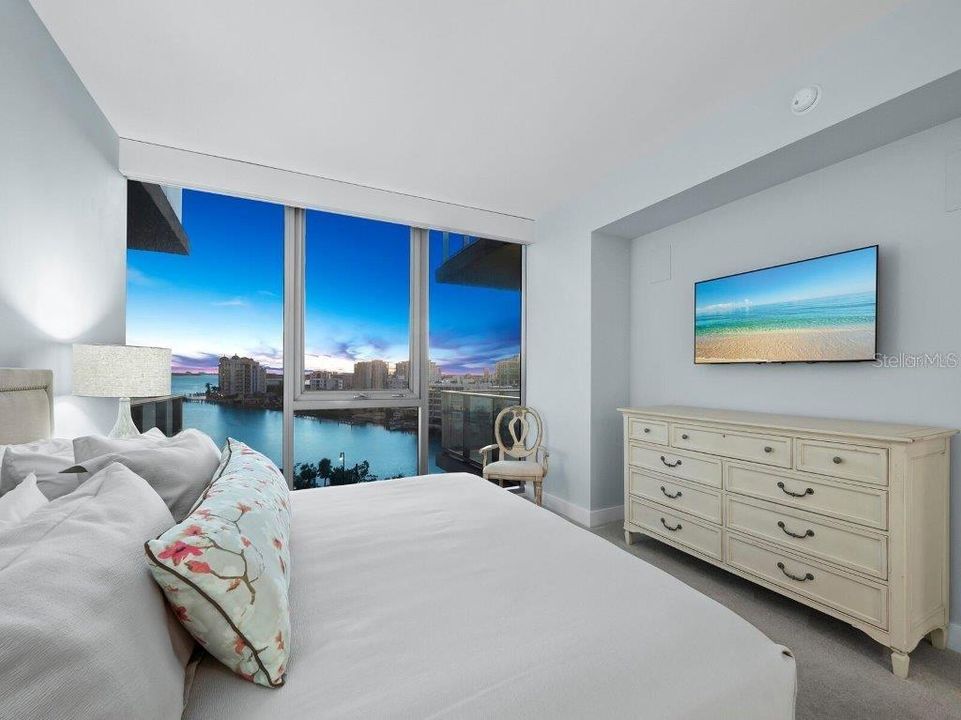 Active With Contract: $1,975,000 (2 beds, 2 baths, 1810 Square Feet)