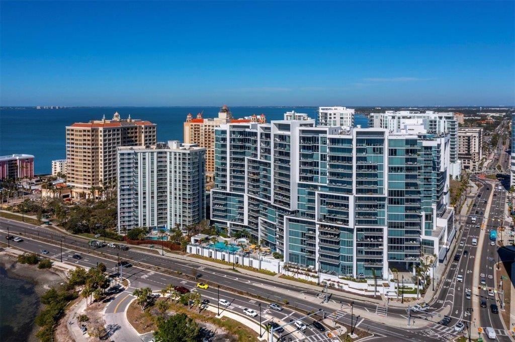 Active With Contract: $1,975,000 (2 beds, 2 baths, 1810 Square Feet)