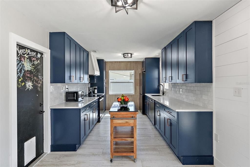 В аренду: $4,300 (2 спален, 2 ванн, 1292 Квадратных фут)