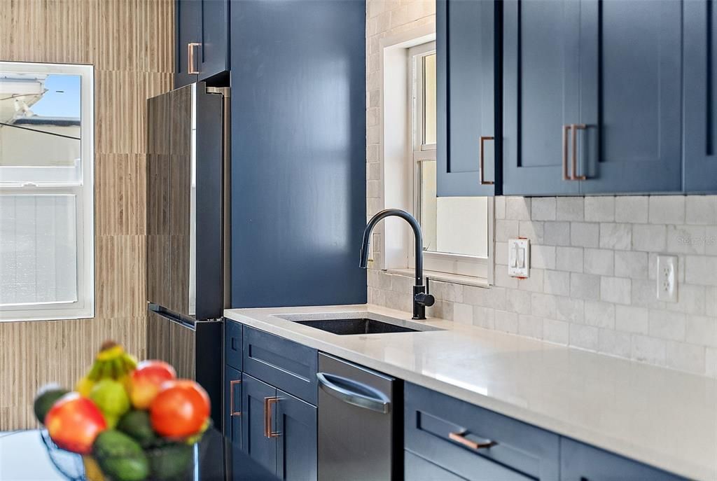 В аренду: $4,300 (2 спален, 2 ванн, 1292 Квадратных фут)