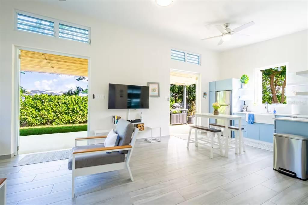 На продажу: $559,000 (2 спален, 1 ванн, 918 Квадратных фут)