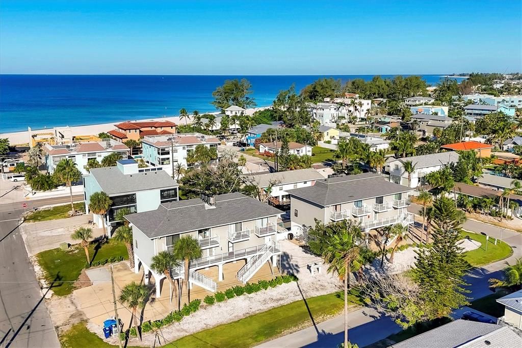 For Sale: $585,000 (2 beds, 2 baths, 900 Square Feet)