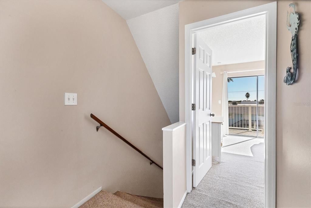 For Sale: $585,000 (2 beds, 2 baths, 900 Square Feet)