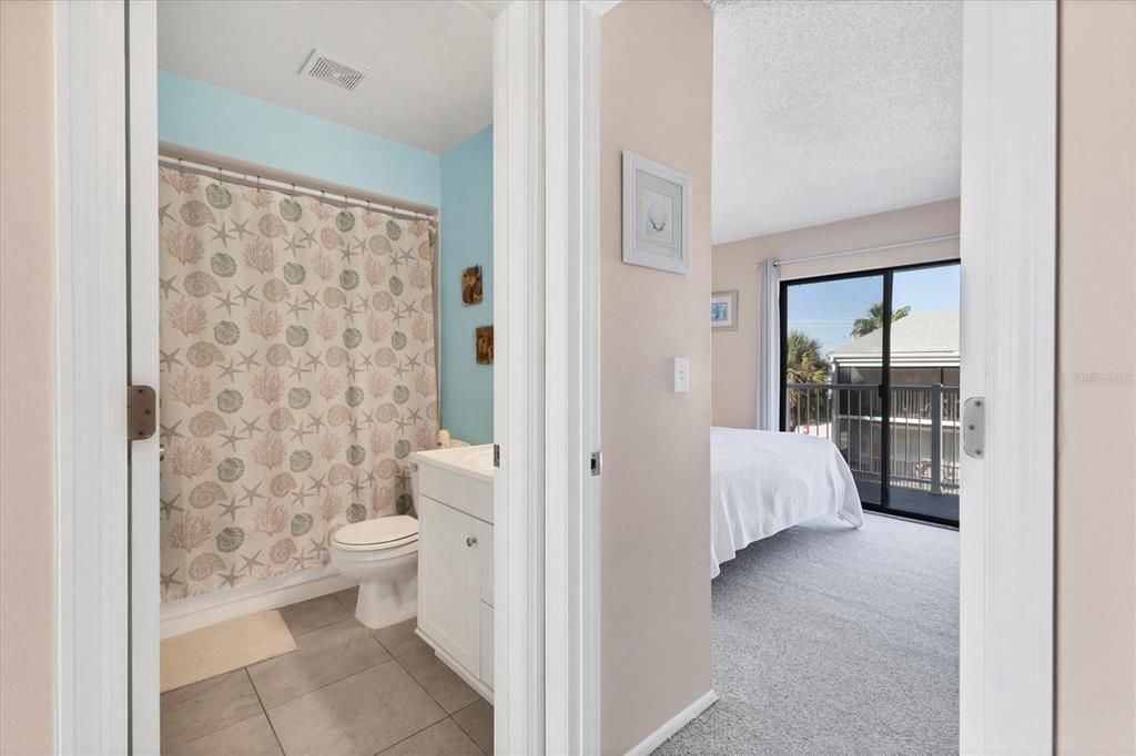 For Sale: $585,000 (2 beds, 2 baths, 900 Square Feet)