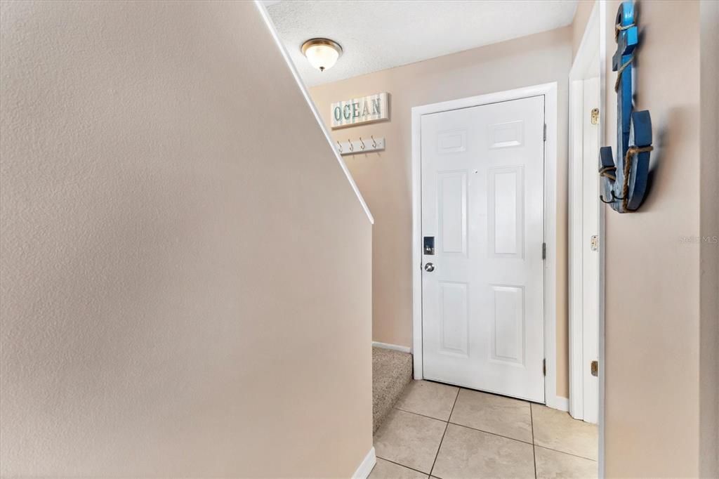 For Sale: $585,000 (2 beds, 2 baths, 900 Square Feet)