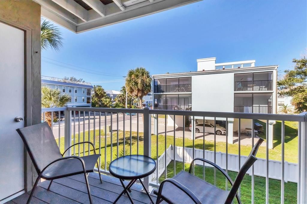 For Sale: $585,000 (2 beds, 2 baths, 900 Square Feet)