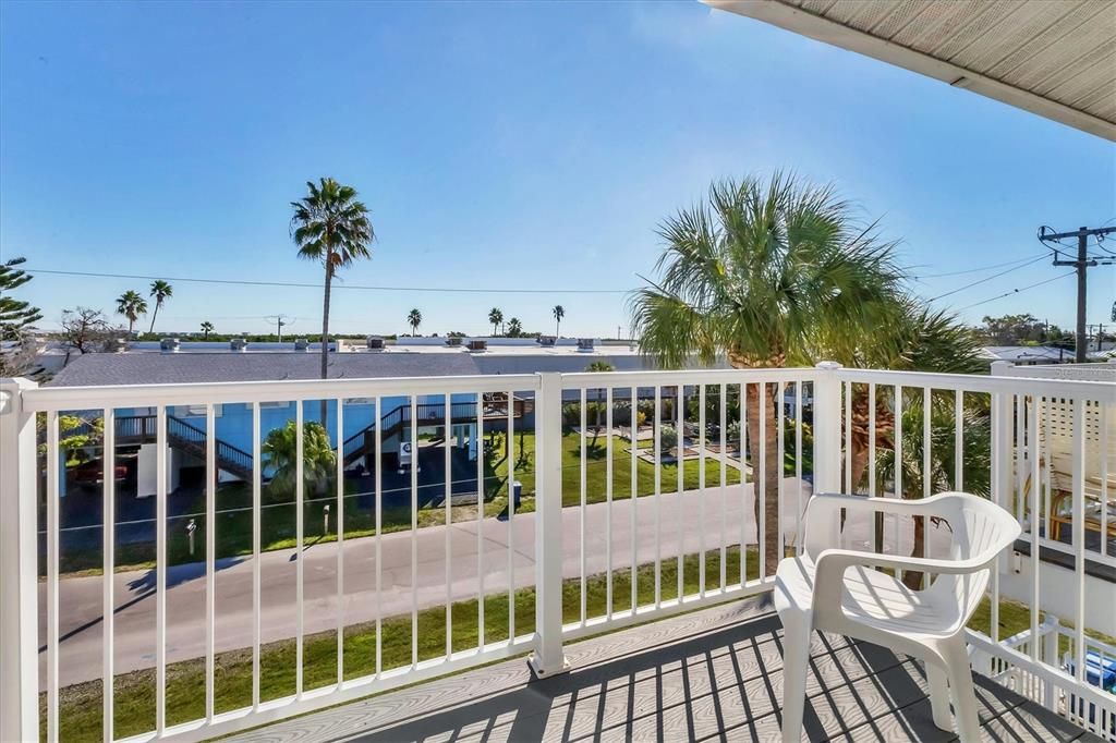 For Sale: $585,000 (2 beds, 2 baths, 900 Square Feet)