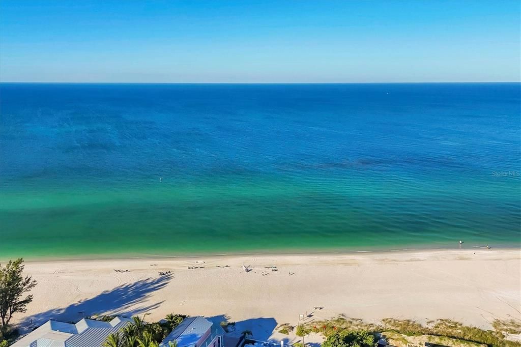 For Sale: $585,000 (2 beds, 2 baths, 900 Square Feet)