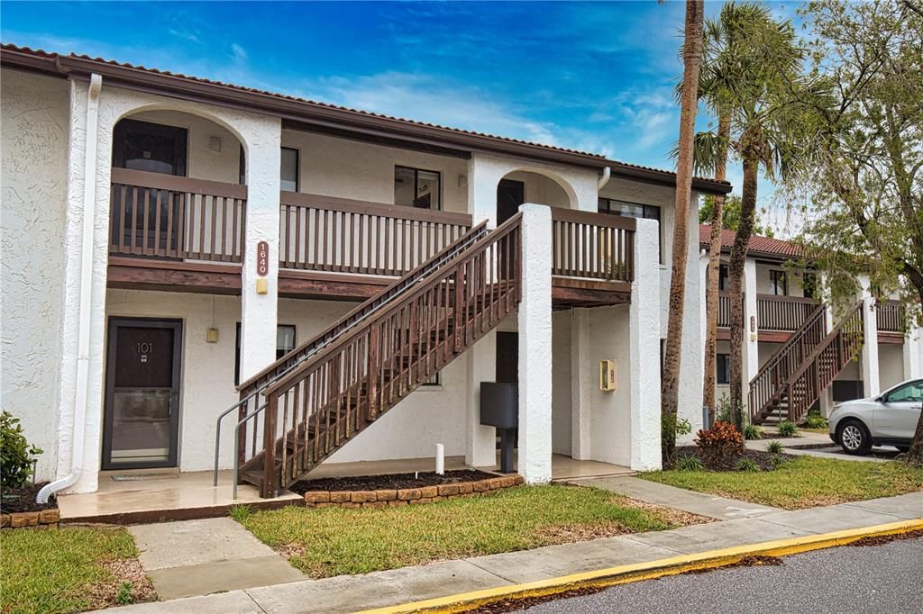 For Sale: $349,900 (2 beds, 2 baths, 1016 Square Feet)