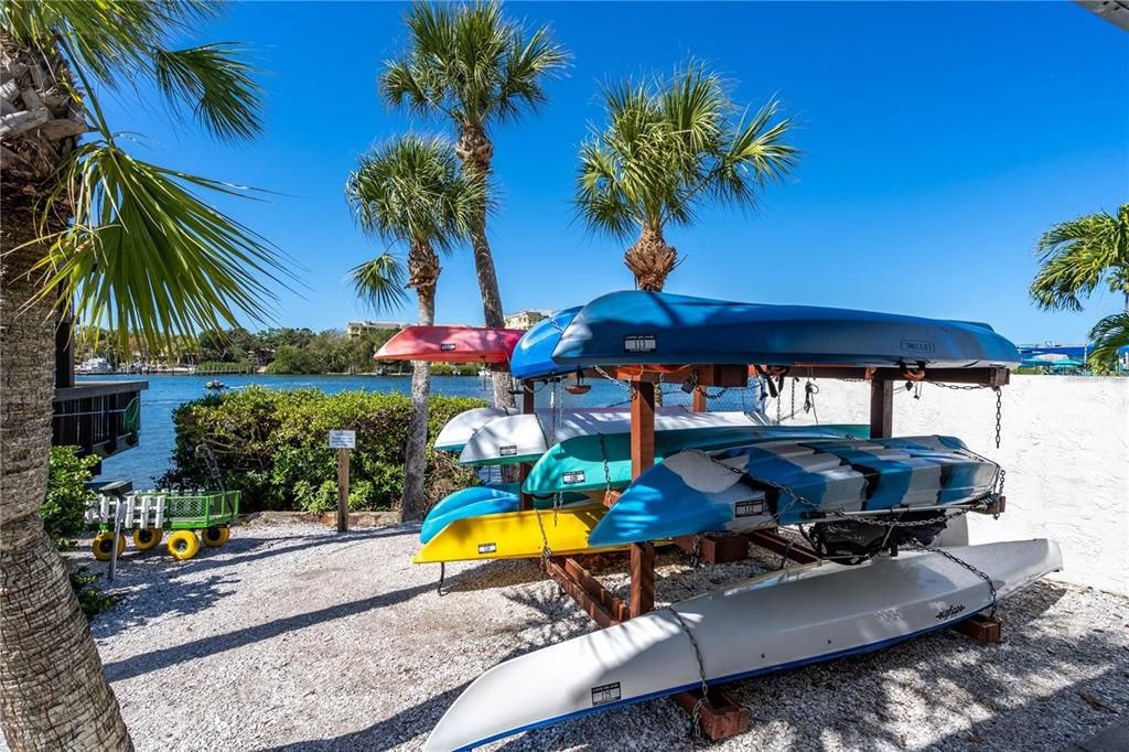 For Sale: $349,900 (2 beds, 2 baths, 1016 Square Feet)