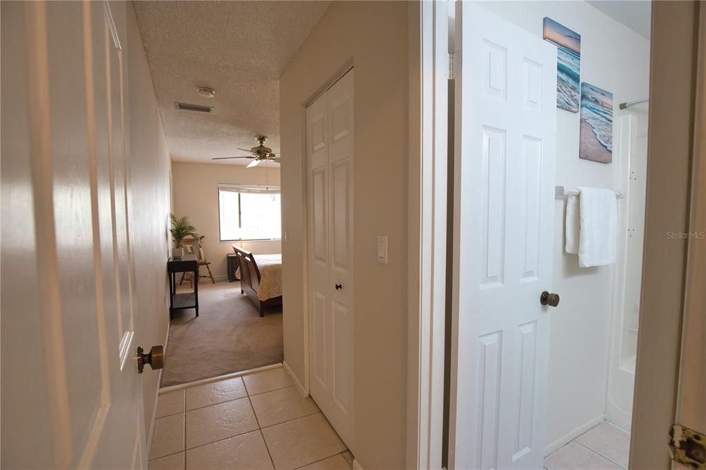 For Sale: $349,900 (2 beds, 2 baths, 1016 Square Feet)