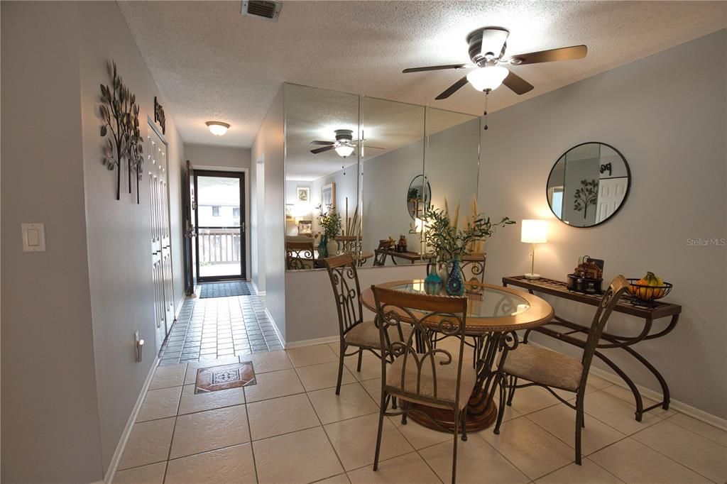 For Sale: $349,900 (2 beds, 2 baths, 1016 Square Feet)