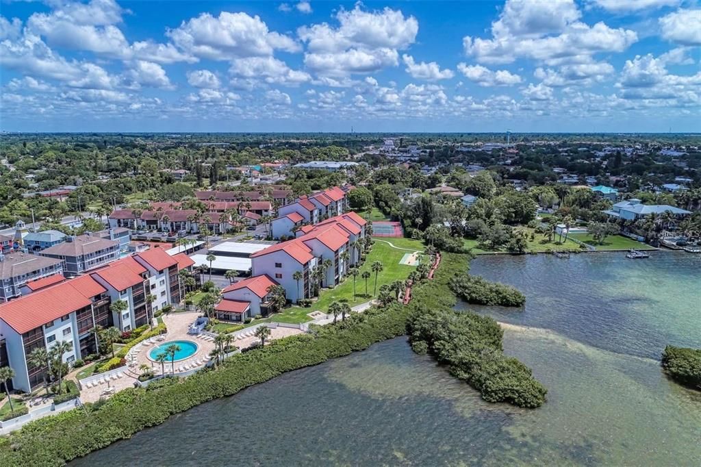 For Sale: $349,900 (2 beds, 2 baths, 1016 Square Feet)