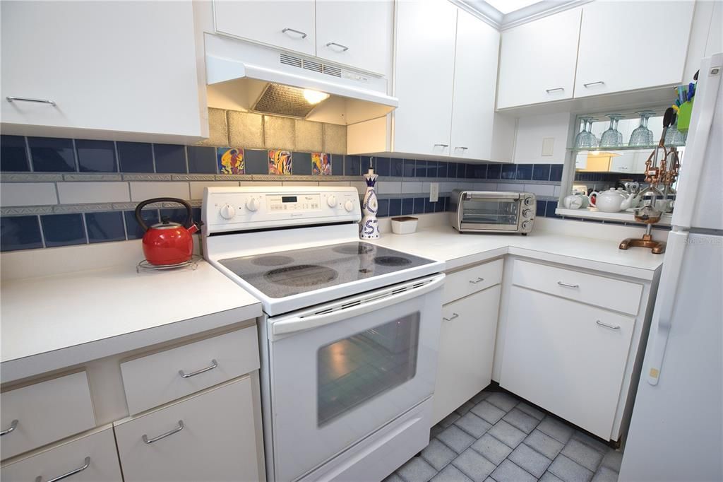 For Sale: $349,900 (2 beds, 2 baths, 1016 Square Feet)