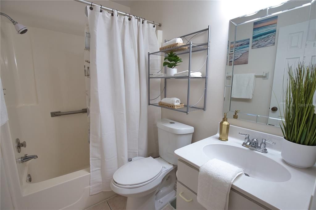 For Sale: $349,900 (2 beds, 2 baths, 1016 Square Feet)