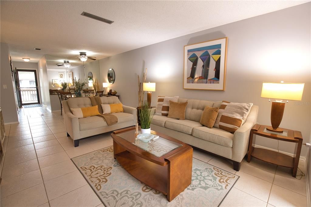 For Sale: $349,900 (2 beds, 2 baths, 1016 Square Feet)