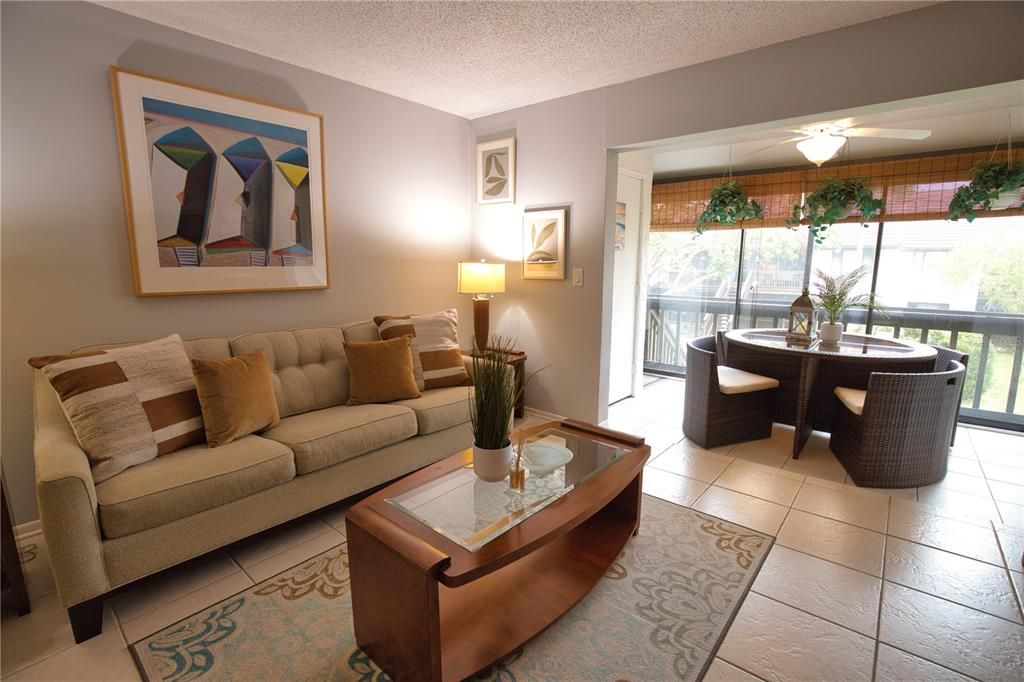 For Sale: $349,900 (2 beds, 2 baths, 1016 Square Feet)