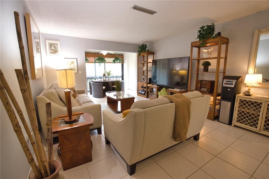 For Sale: $349,900 (2 beds, 2 baths, 1016 Square Feet)