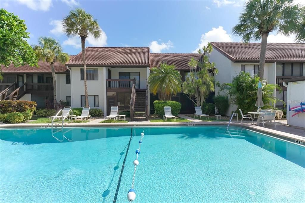 For Sale: $349,900 (2 beds, 2 baths, 1016 Square Feet)