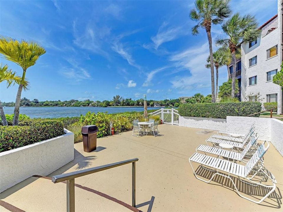 For Sale: $349,900 (2 beds, 2 baths, 1016 Square Feet)