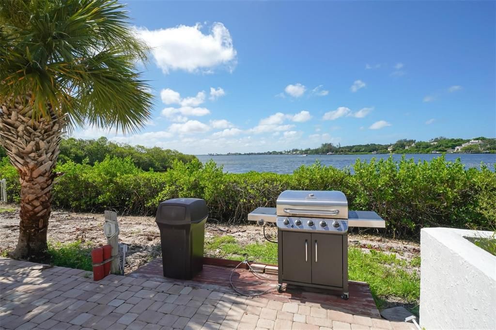 For Sale: $349,900 (2 beds, 2 baths, 1016 Square Feet)