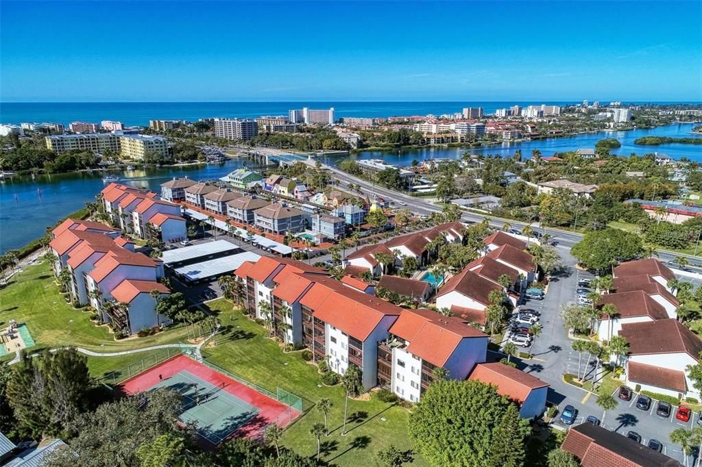 For Sale: $349,900 (2 beds, 2 baths, 1016 Square Feet)