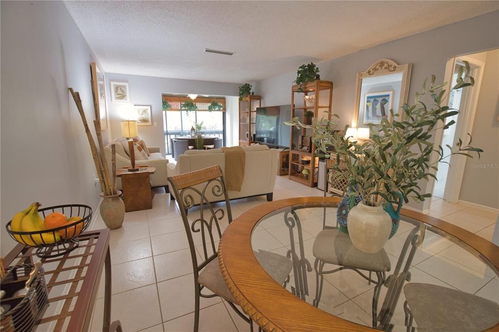 For Sale: $349,900 (2 beds, 2 baths, 1016 Square Feet)