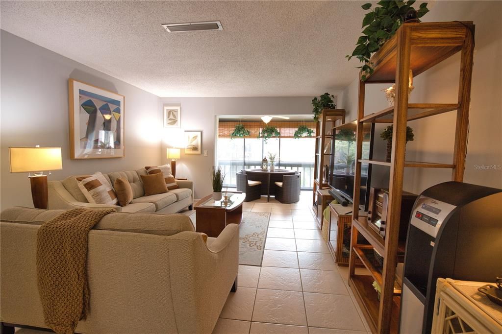 For Sale: $349,900 (2 beds, 2 baths, 1016 Square Feet)