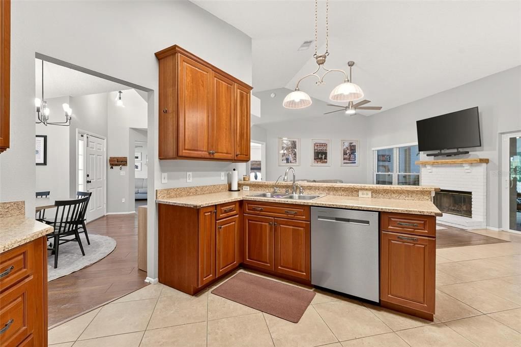 For Sale: $370,000 (3 beds, 2 baths, 1791 Square Feet)