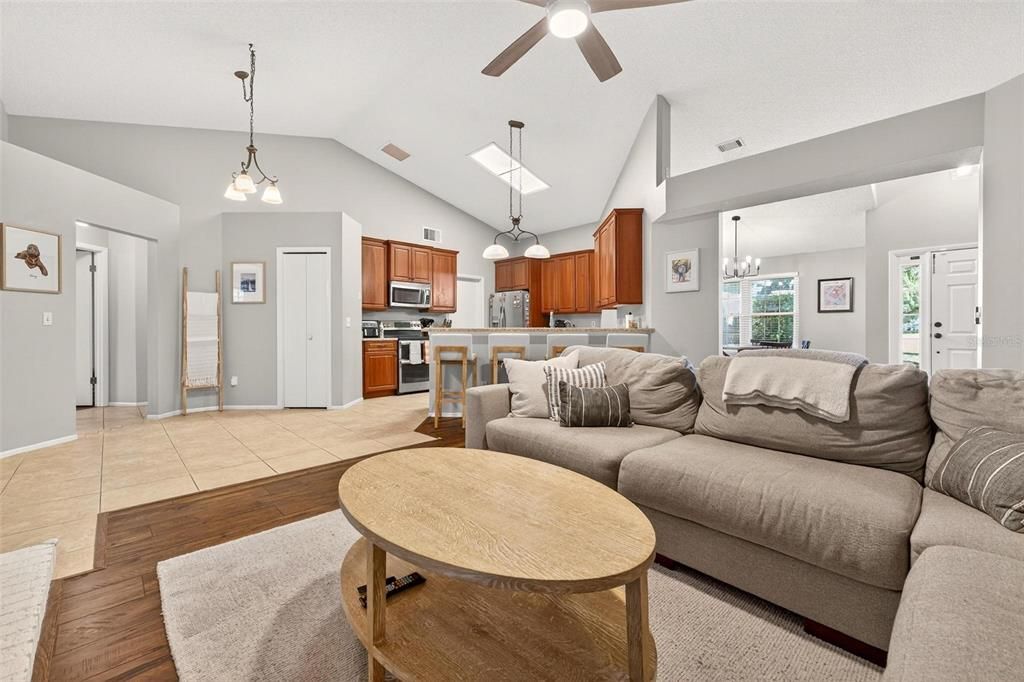 For Sale: $370,000 (3 beds, 2 baths, 1791 Square Feet)