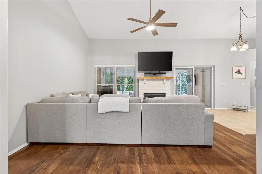 For Sale: $370,000 (3 beds, 2 baths, 1791 Square Feet)