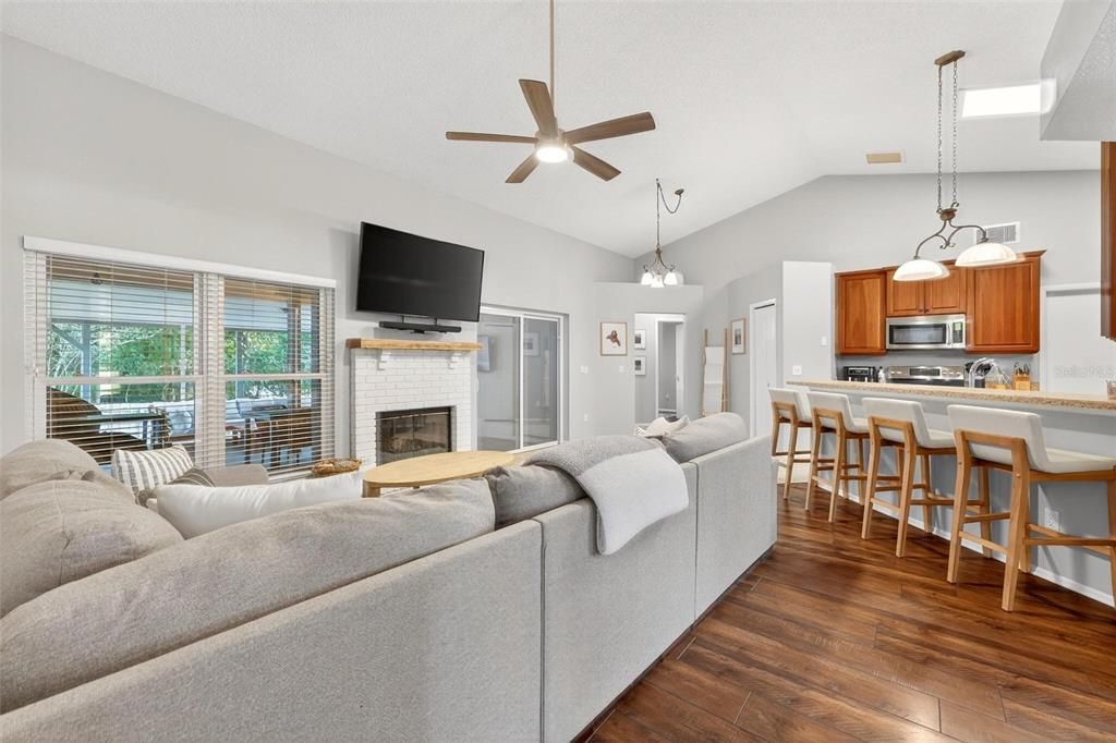 For Sale: $370,000 (3 beds, 2 baths, 1791 Square Feet)