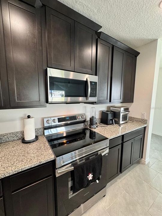 For Rent: $2,700 (4 beds, 2 baths, 1856 Square Feet)