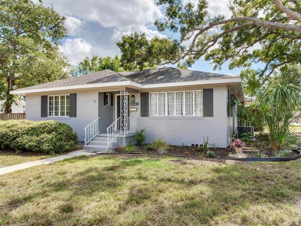Active With Contract: $599,000 (3 beds, 2 baths, 1530 Square Feet)