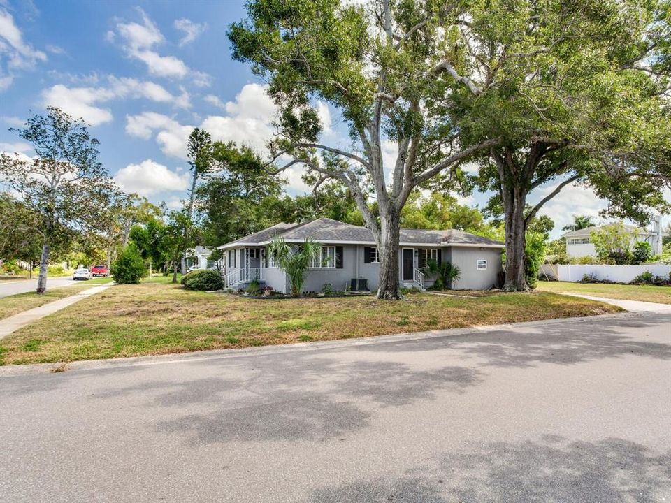 Active With Contract: $599,000 (3 beds, 2 baths, 1530 Square Feet)
