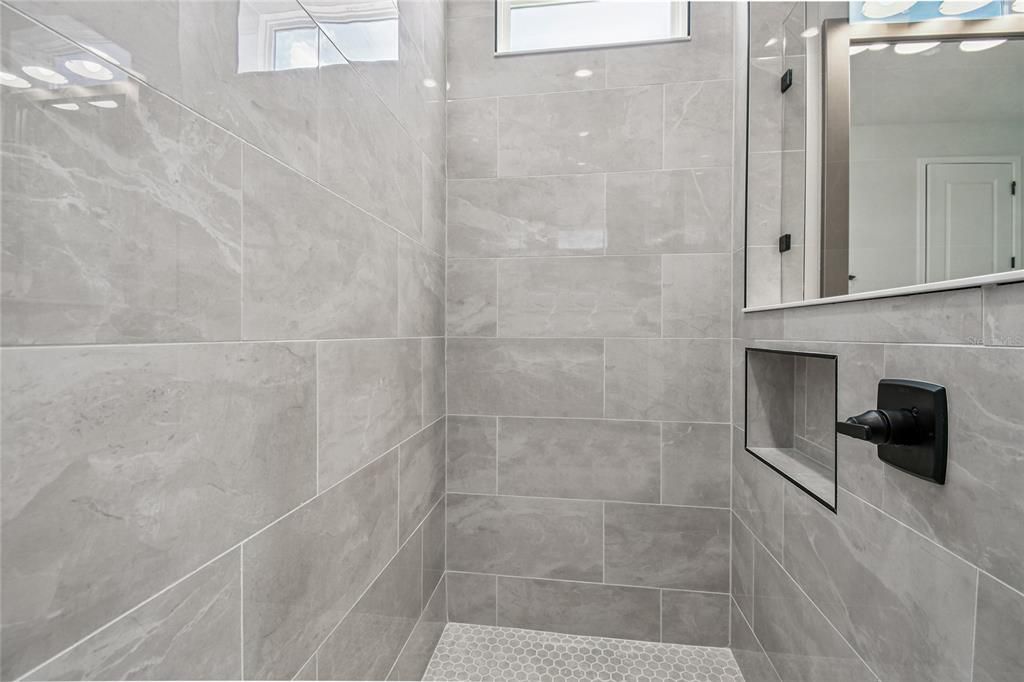 Activo con contrato: $499,990 (3 camas, 2 baños, 2123 Pies cuadrados)