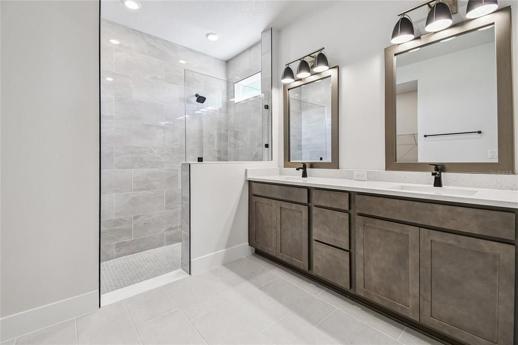 Activo con contrato: $499,990 (3 camas, 2 baños, 2123 Pies cuadrados)