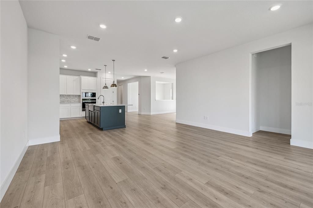 Activo con contrato: $499,990 (3 camas, 2 baños, 2123 Pies cuadrados)