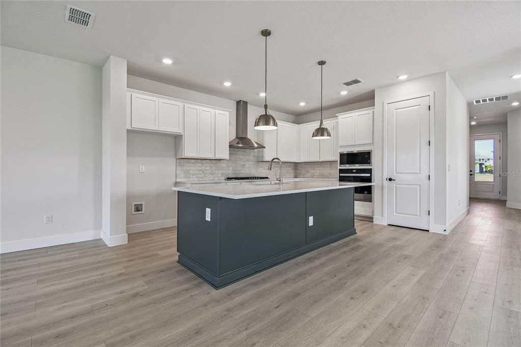 Activo con contrato: $499,990 (3 camas, 2 baños, 2123 Pies cuadrados)