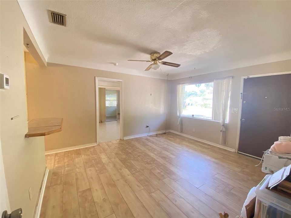 Active With Contract: $349,000 (3 beds, 2 baths, 1283 Square Feet)