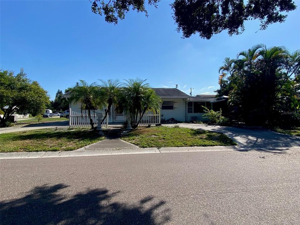 Active With Contract: $349,000 (3 beds, 2 baths, 1283 Square Feet)