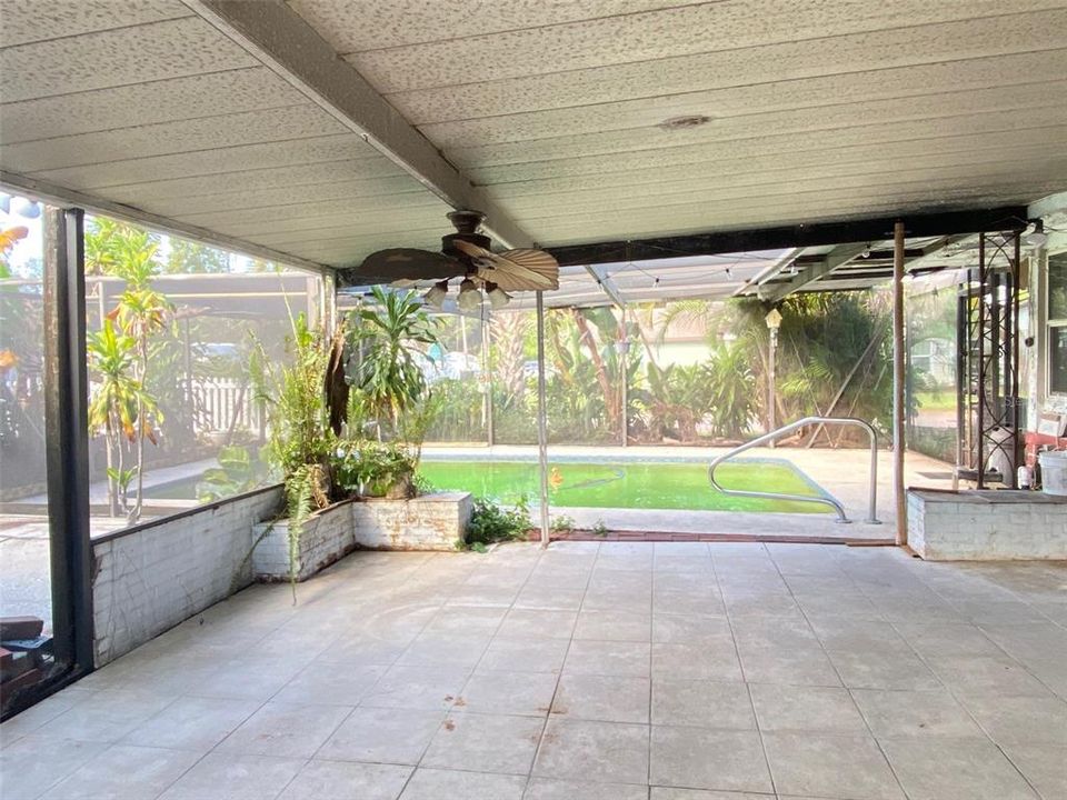 Active With Contract: $349,000 (3 beds, 2 baths, 1283 Square Feet)