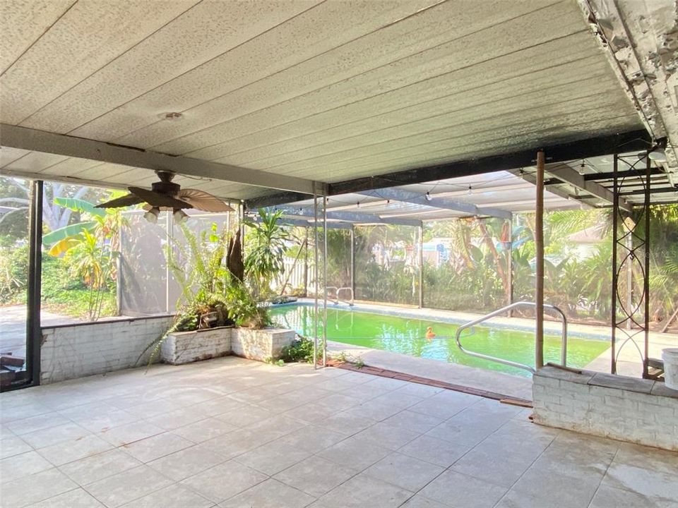 Active With Contract: $349,000 (3 beds, 2 baths, 1283 Square Feet)