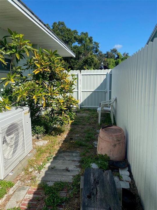 Active With Contract: $349,000 (3 beds, 2 baths, 1283 Square Feet)