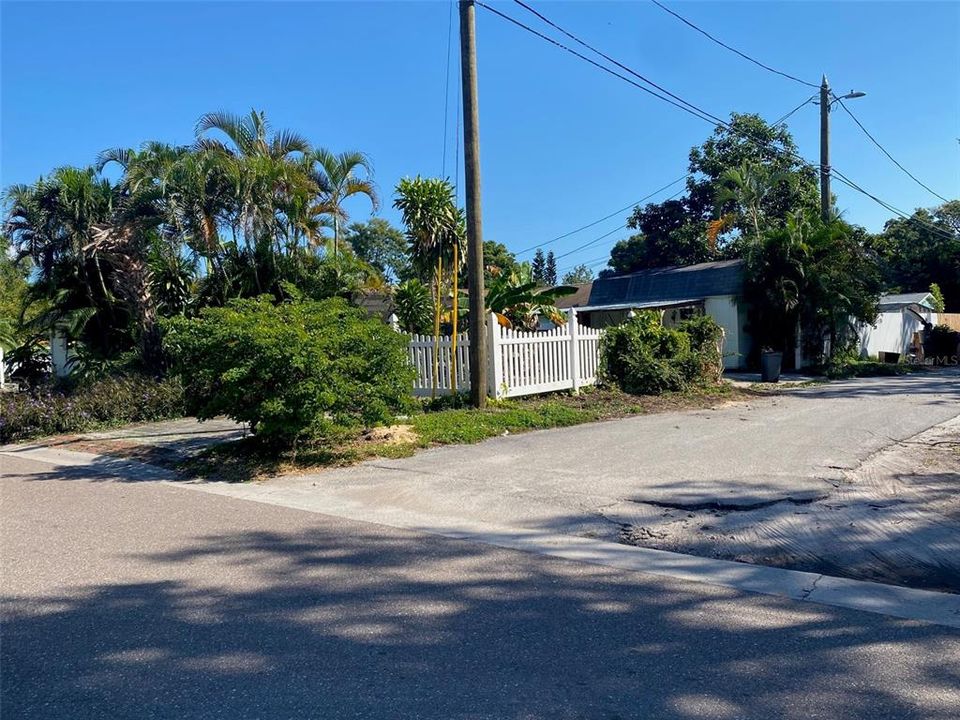 Active With Contract: $349,000 (3 beds, 2 baths, 1283 Square Feet)