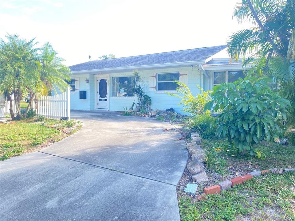 Active With Contract: $349,000 (3 beds, 2 baths, 1283 Square Feet)