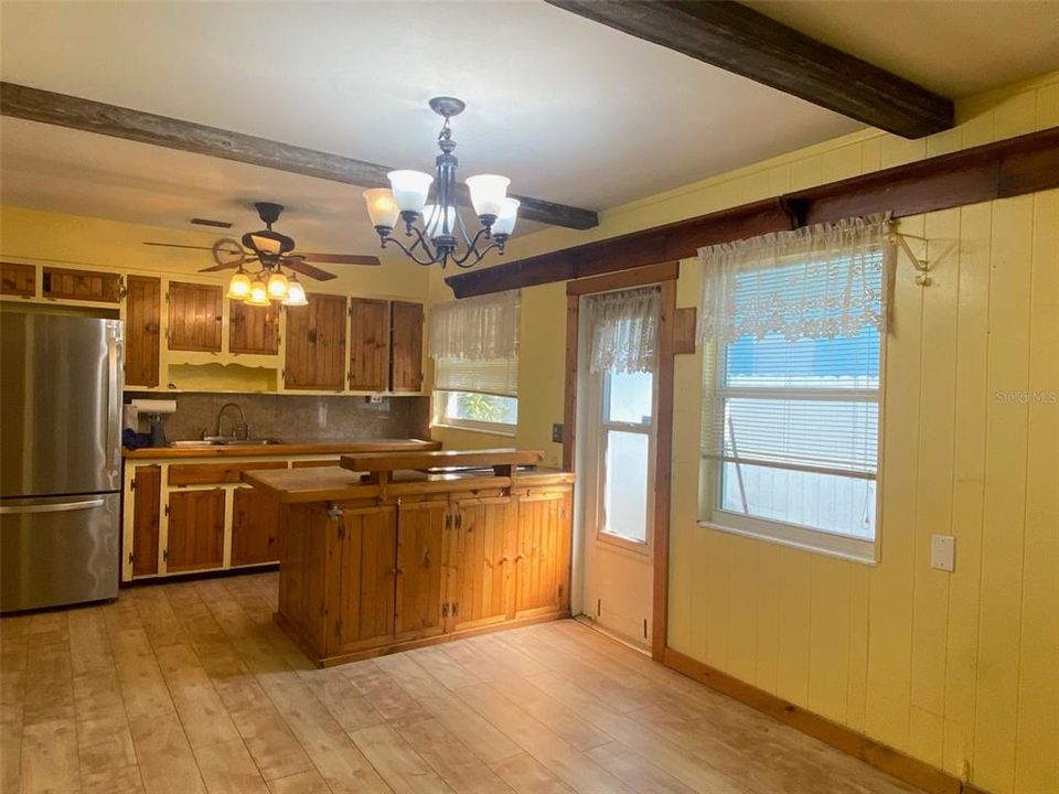 Active With Contract: $349,000 (3 beds, 2 baths, 1283 Square Feet)