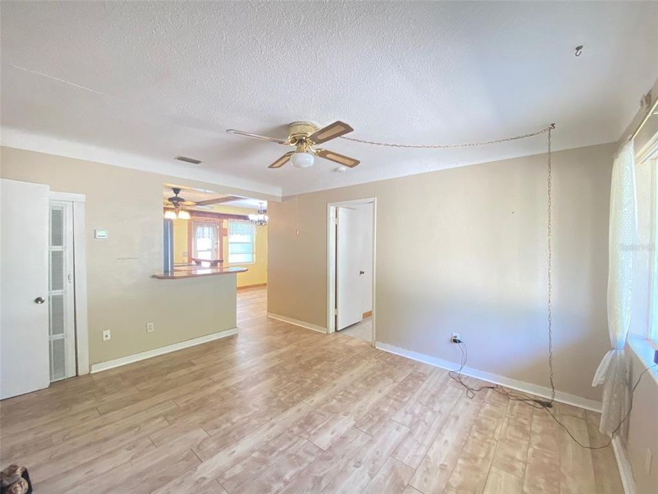 Active With Contract: $349,000 (3 beds, 2 baths, 1283 Square Feet)