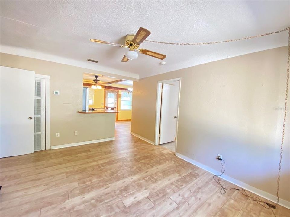 Active With Contract: $349,000 (3 beds, 2 baths, 1283 Square Feet)